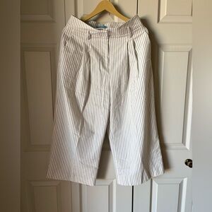 Antonio Melani | PinStripe Wide Leg Cropped Pants. Size 8. Coastal summer. Chic